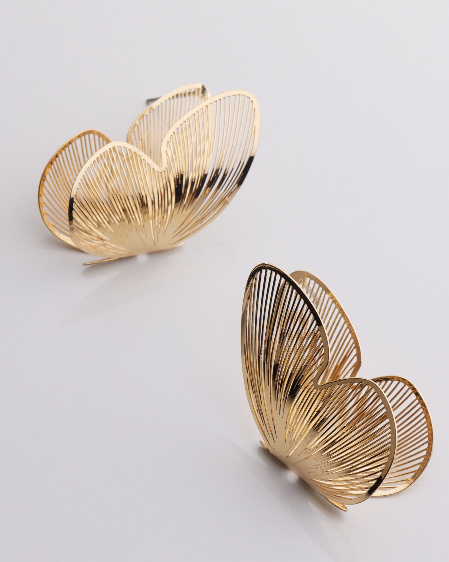 Curved Detailed Butterfly Earring