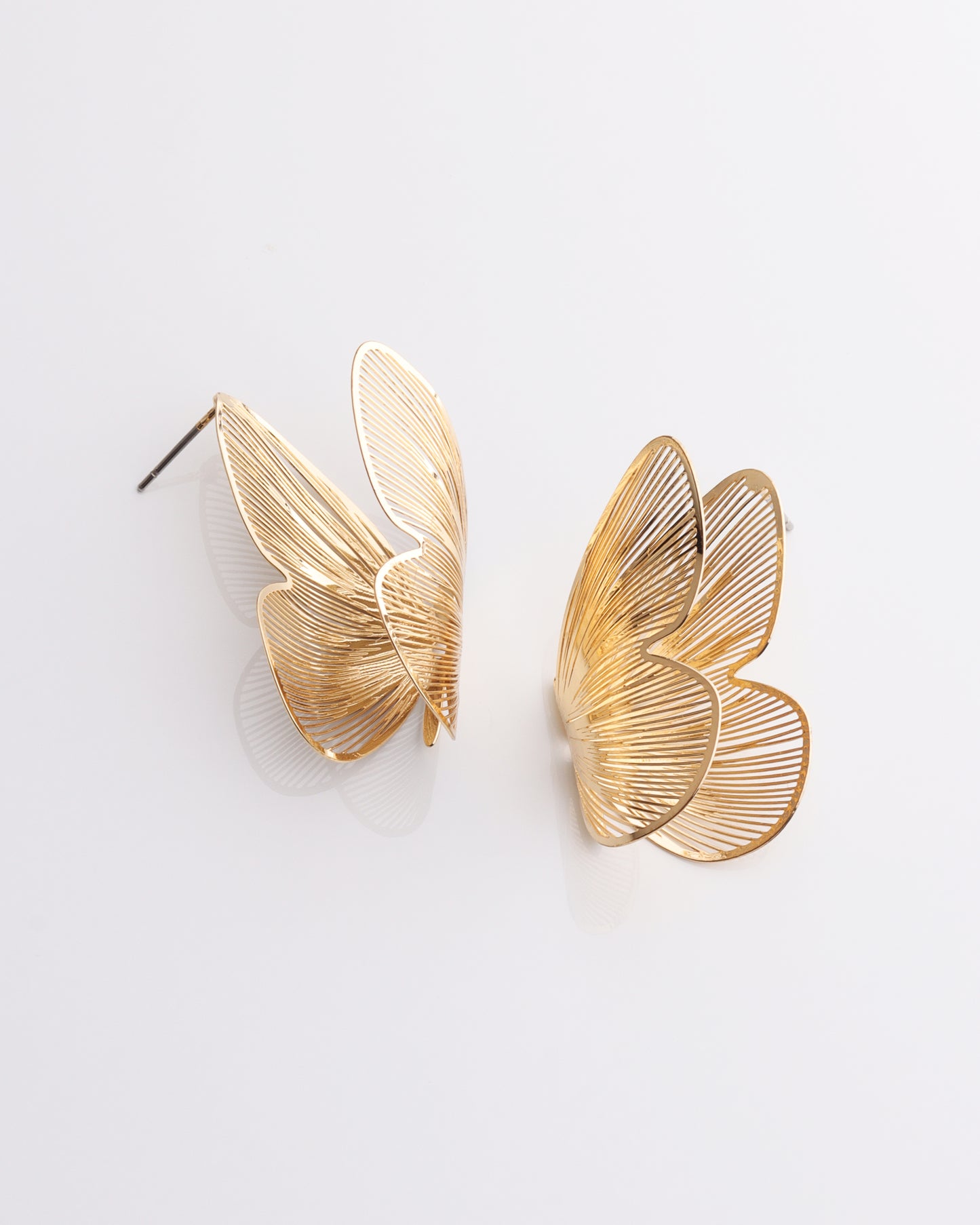 Curved Detailed Butterfly Earring