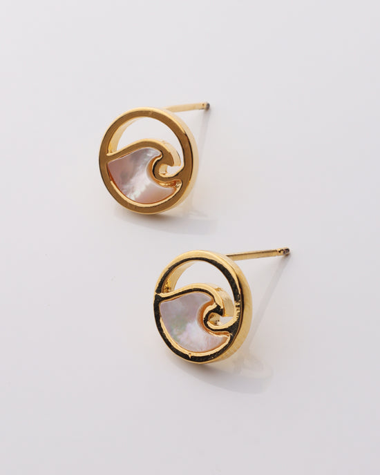 Mother of Pearl Circle Wave Stud