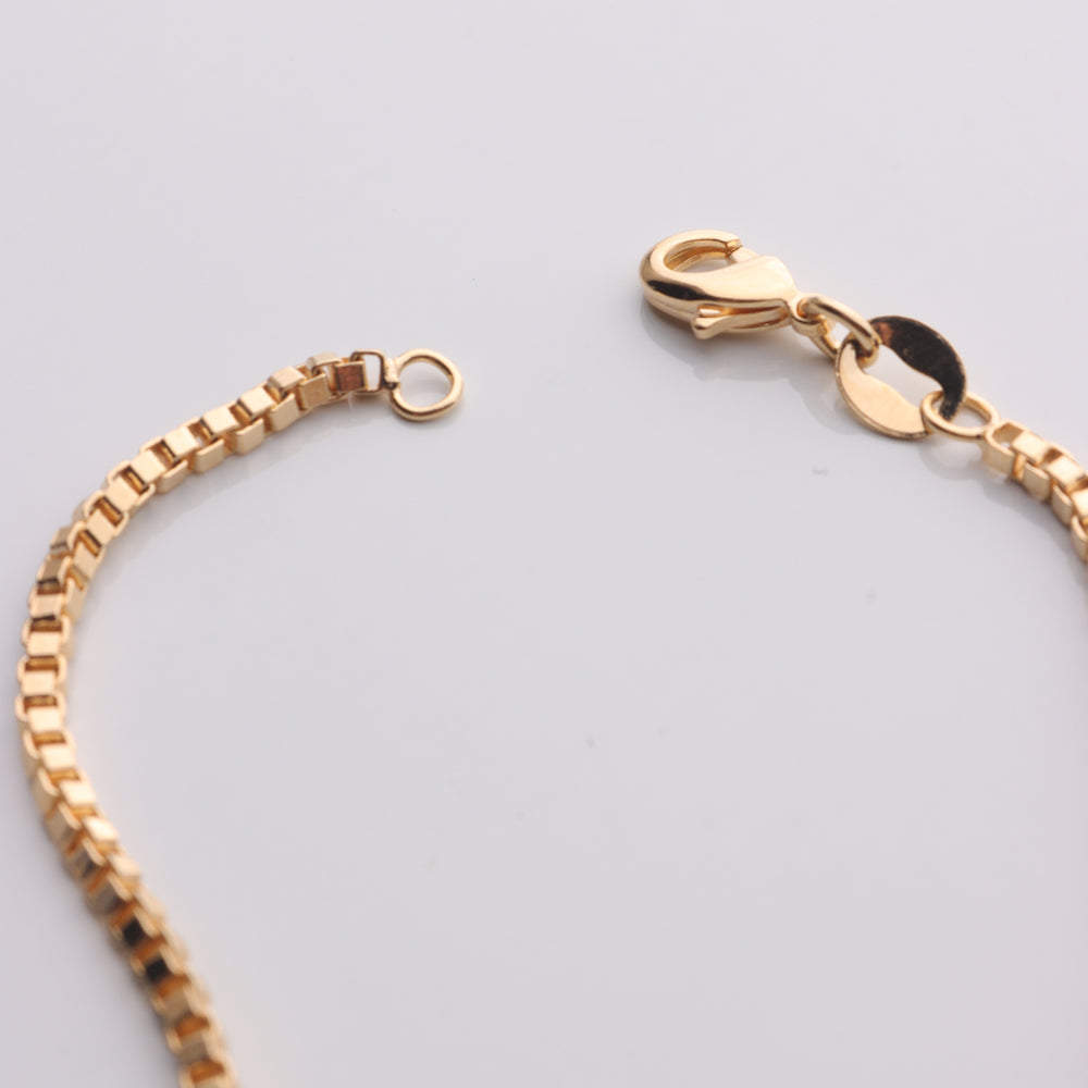 
                  
                    Box Chain Bracelet
                  
                